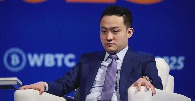 离谱!只因父亲聊天时自称爸爸,被成年女儿直呼膈应,截图显示爸爸接她送她、带她吃饭给她付钱,评论炸锅