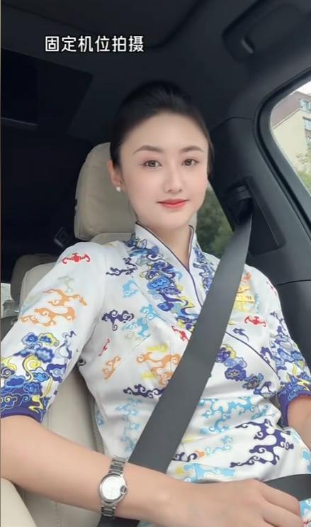原来她是蒙古族,身高1米71,长相漂亮,和吴京、杨紫合作都没火,《重器》和黄景瑜、蒋奇明搭戏火了